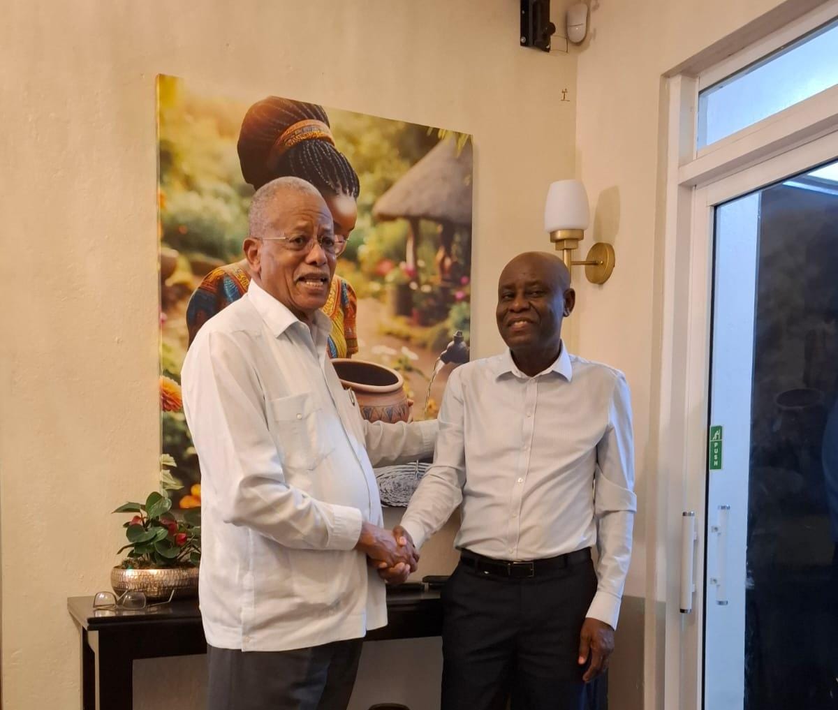 Pierre Espérance lors d'une visite à l'amb d'Haïti en RD