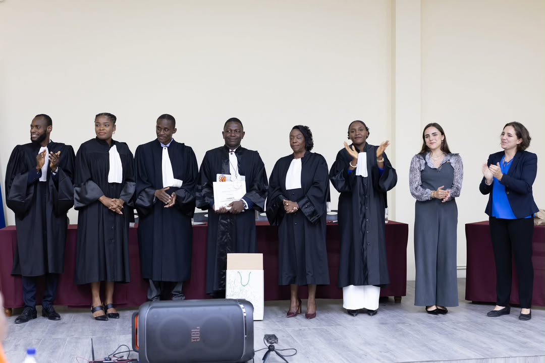 Anson Dacius, jeune défenseur des droits humains, remporte la 9e édition du concours de plaidoirie 