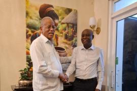 Pierre Espérance lors d'une visite à l'amb d'Haïti en RD