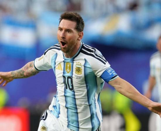 Messi affole les compteurs et mène l’Argentine vers les seizièmes